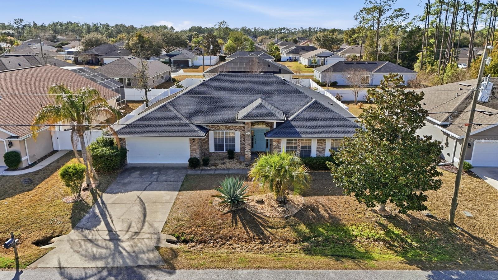 Listing photo id 38 for 14 Roxanne Lane