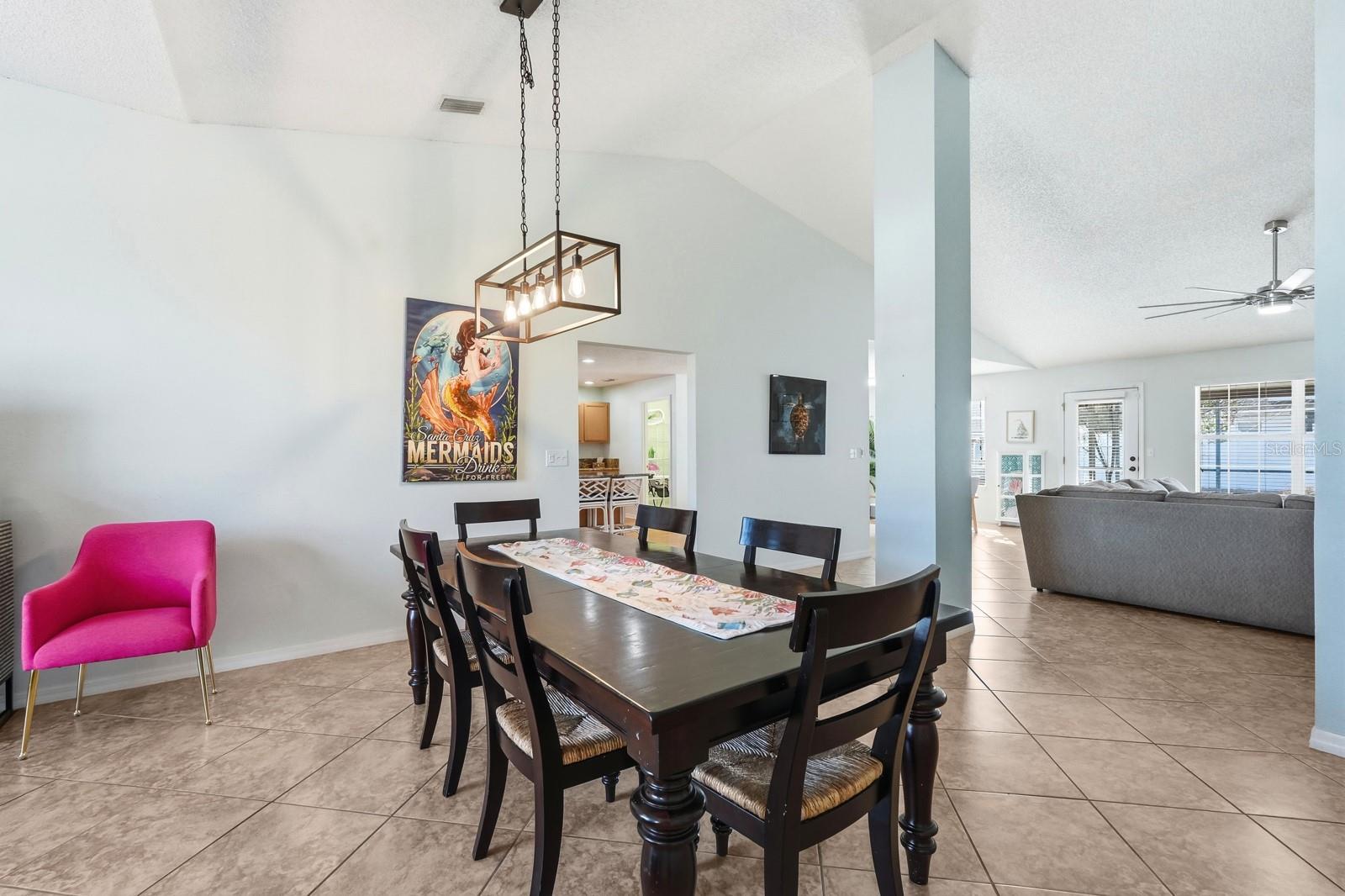 Listing photo id 5 for 14 Roxanne Lane