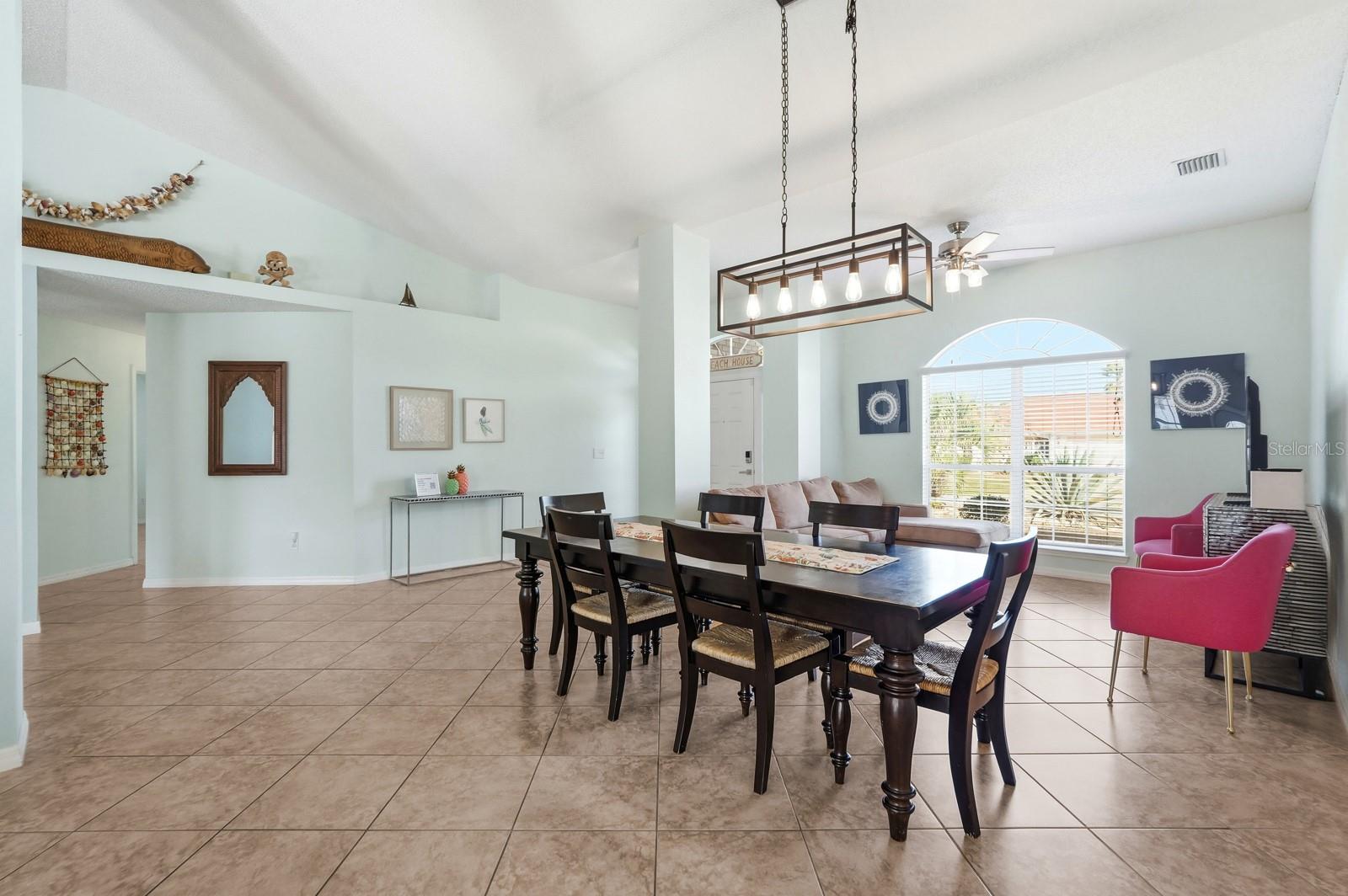 Listing photo id 6 for 14 Roxanne Lane