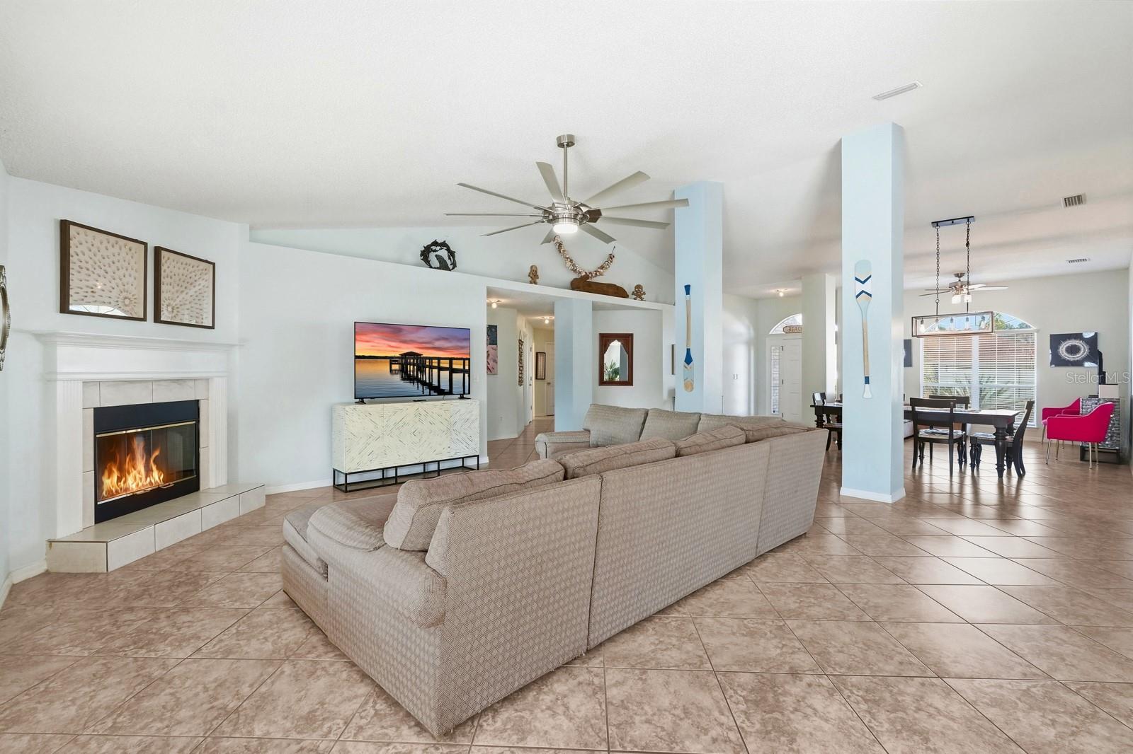 Listing photo id 7 for 14 Roxanne Lane