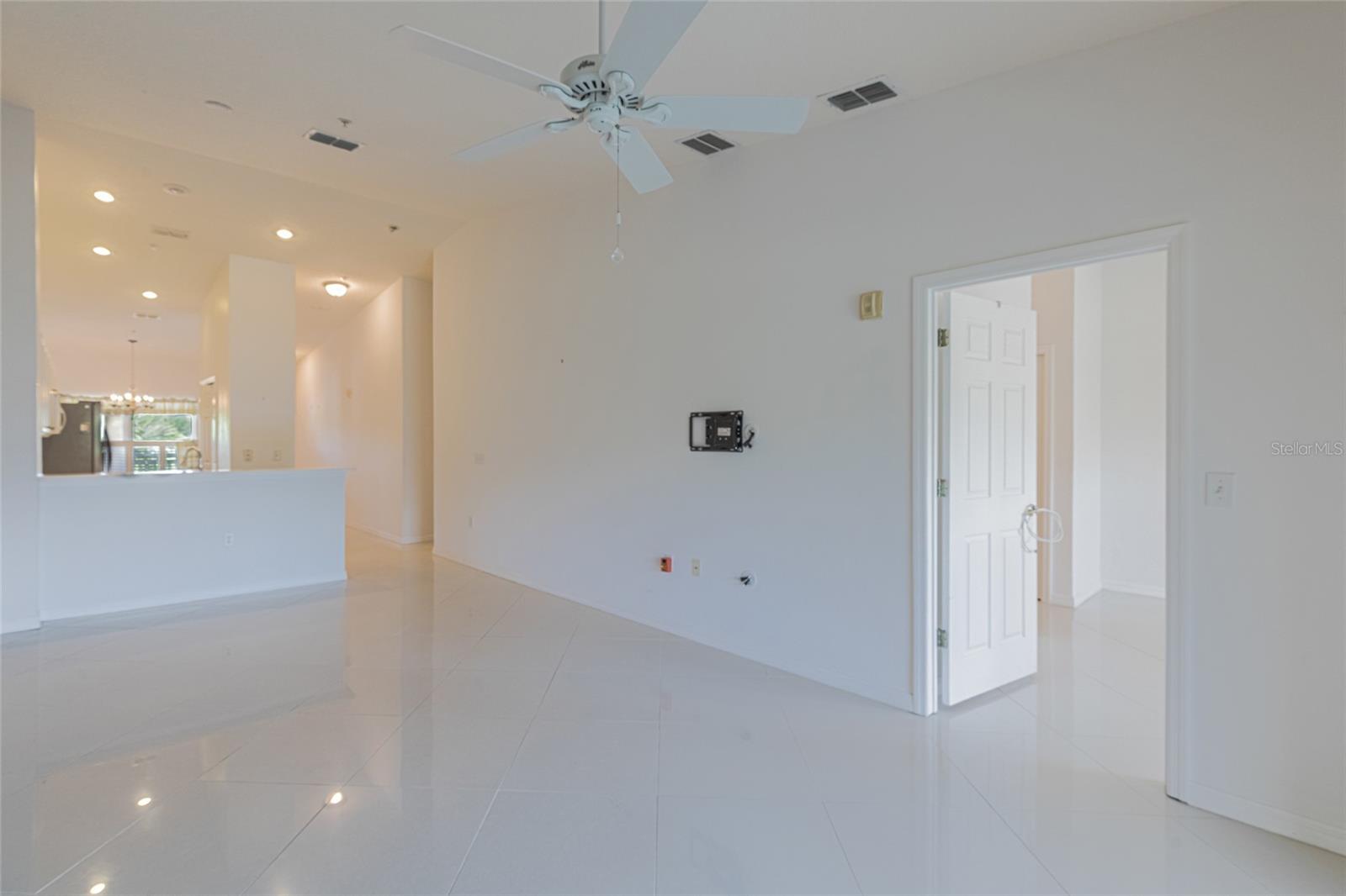 Image 11 of 50 For 1200 Canopy Walk Lane 1233