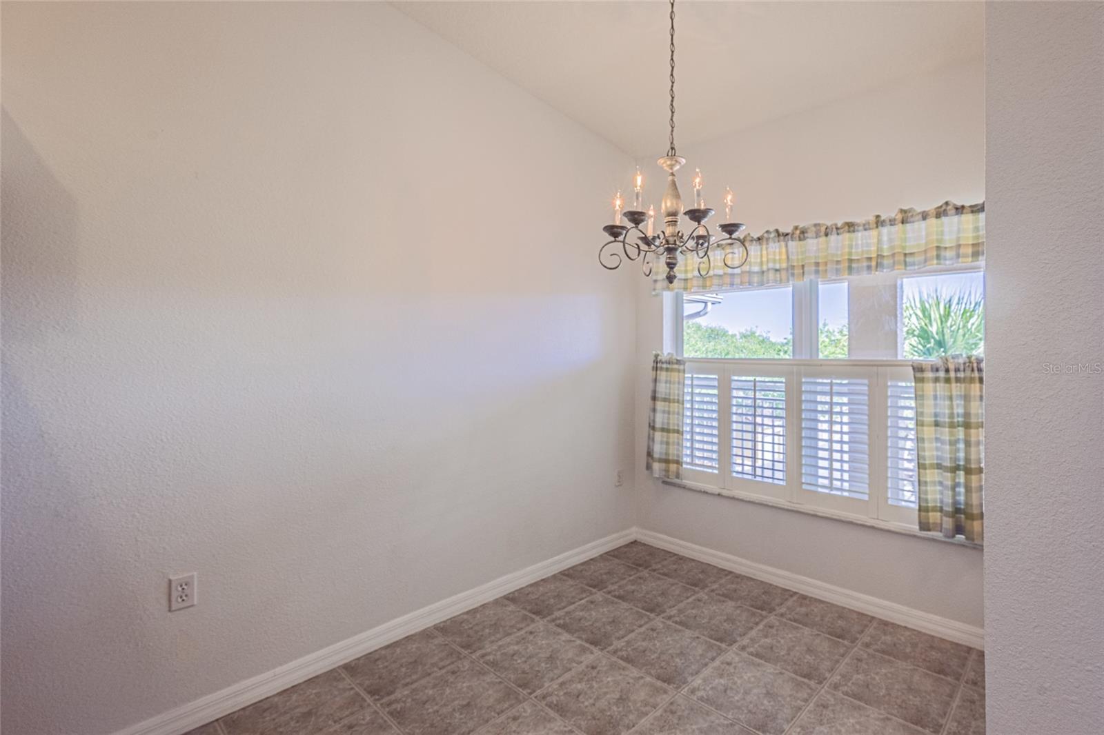 Image 6 of 50 For 1200 Canopy Walk Lane 1233