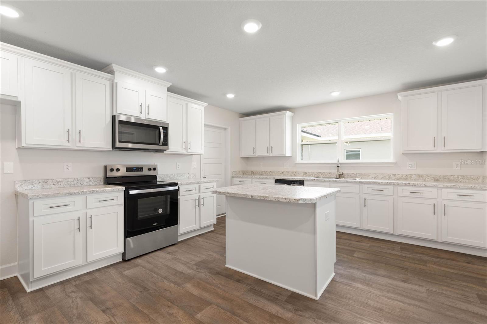 Image 10 of 41 For 19 Regina Lane