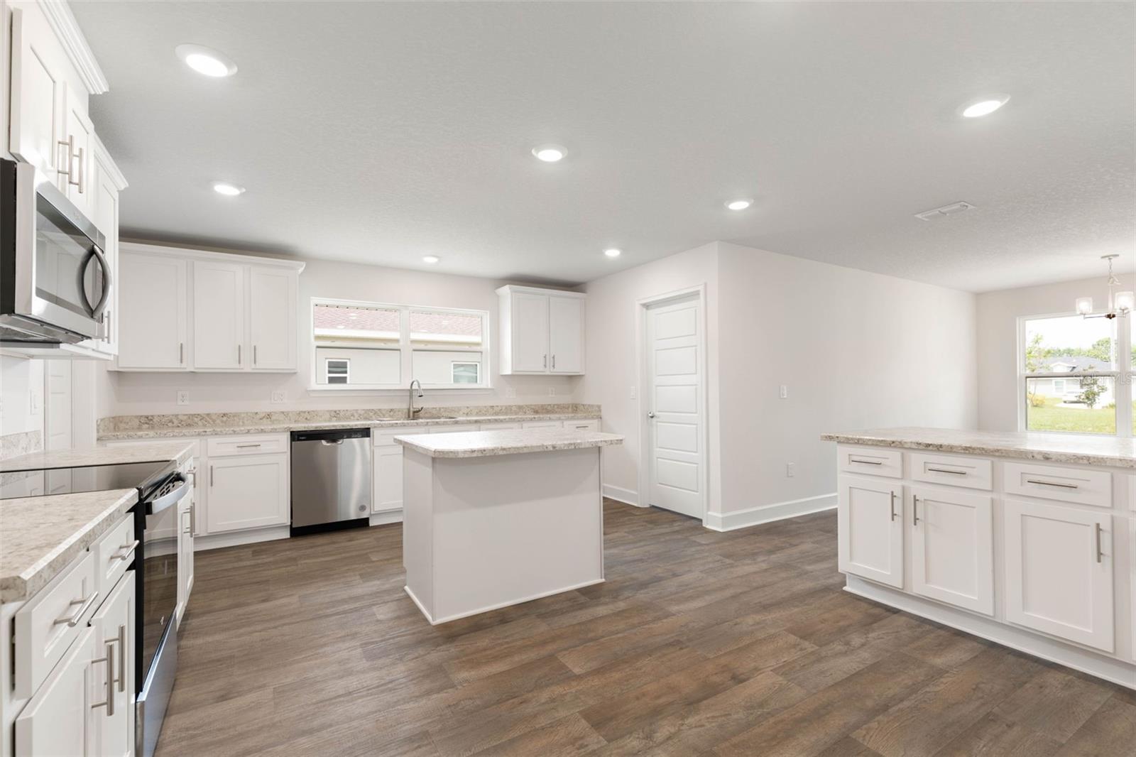 Image 8 of 41 For 19 Regina Lane