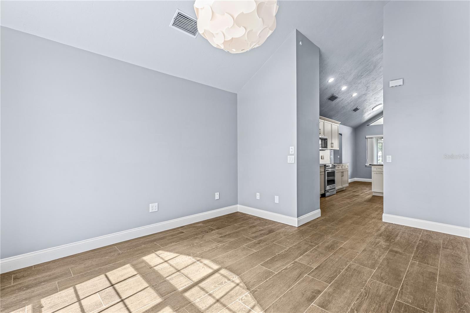 Image 14 of 97 For 31 Magnolia Court