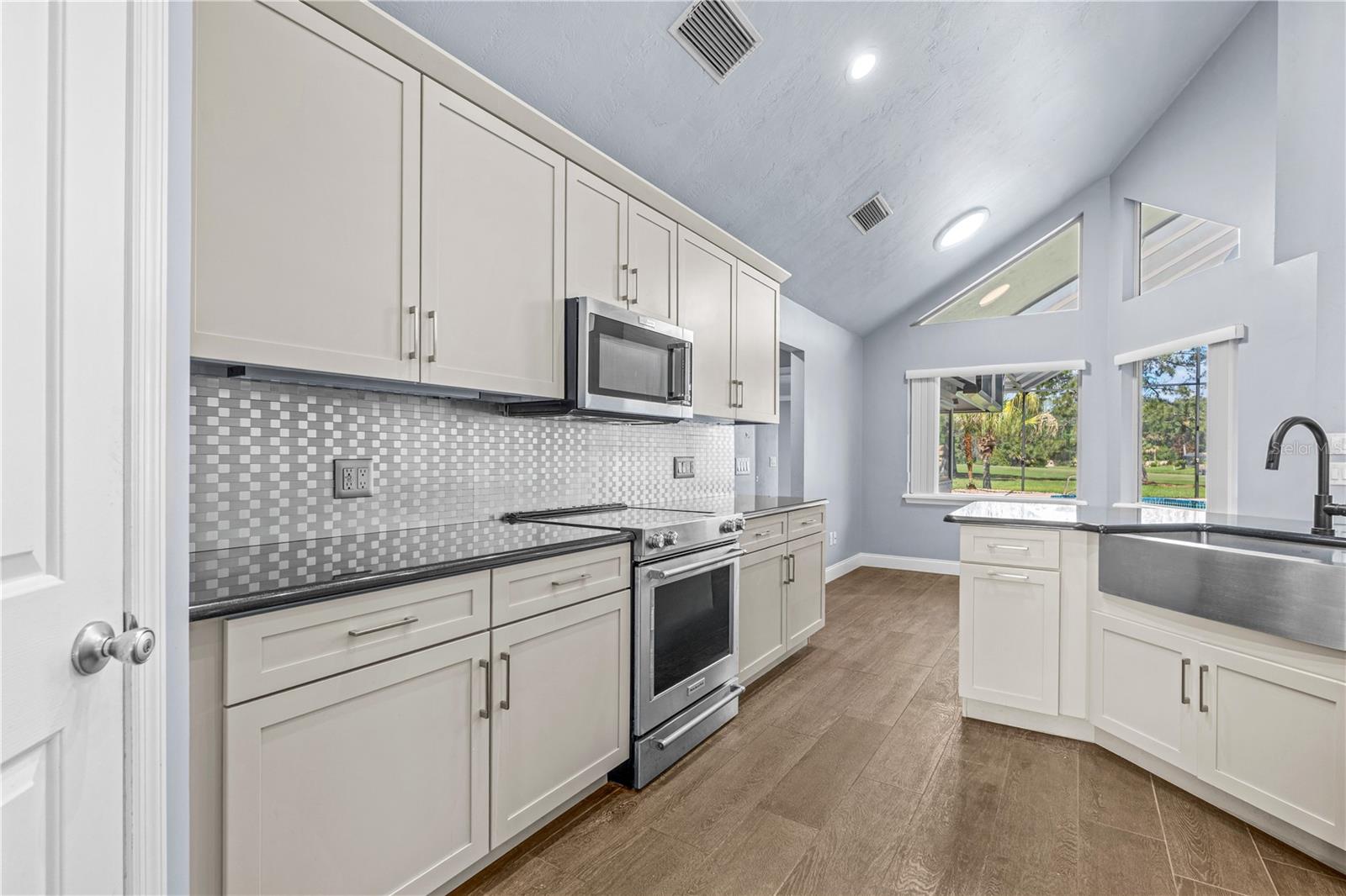 Image 15 of 97 For 31 Magnolia Court