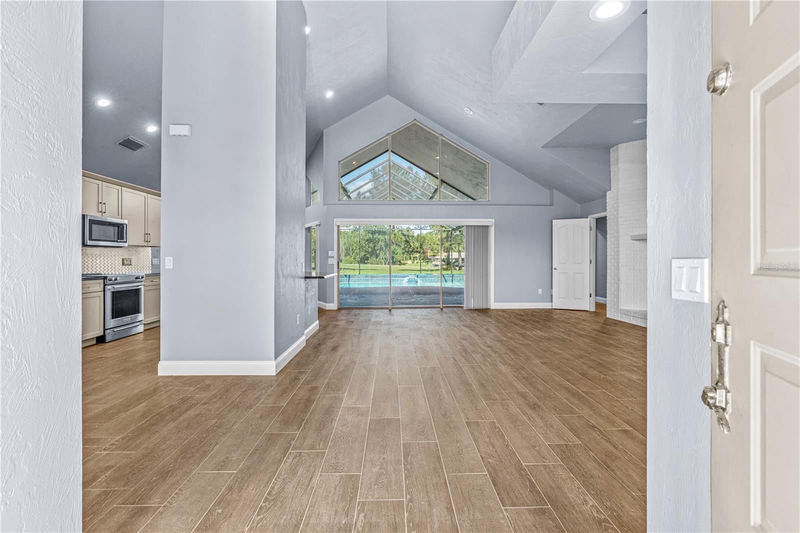 Image 4 of 97 For 31 Magnolia Court