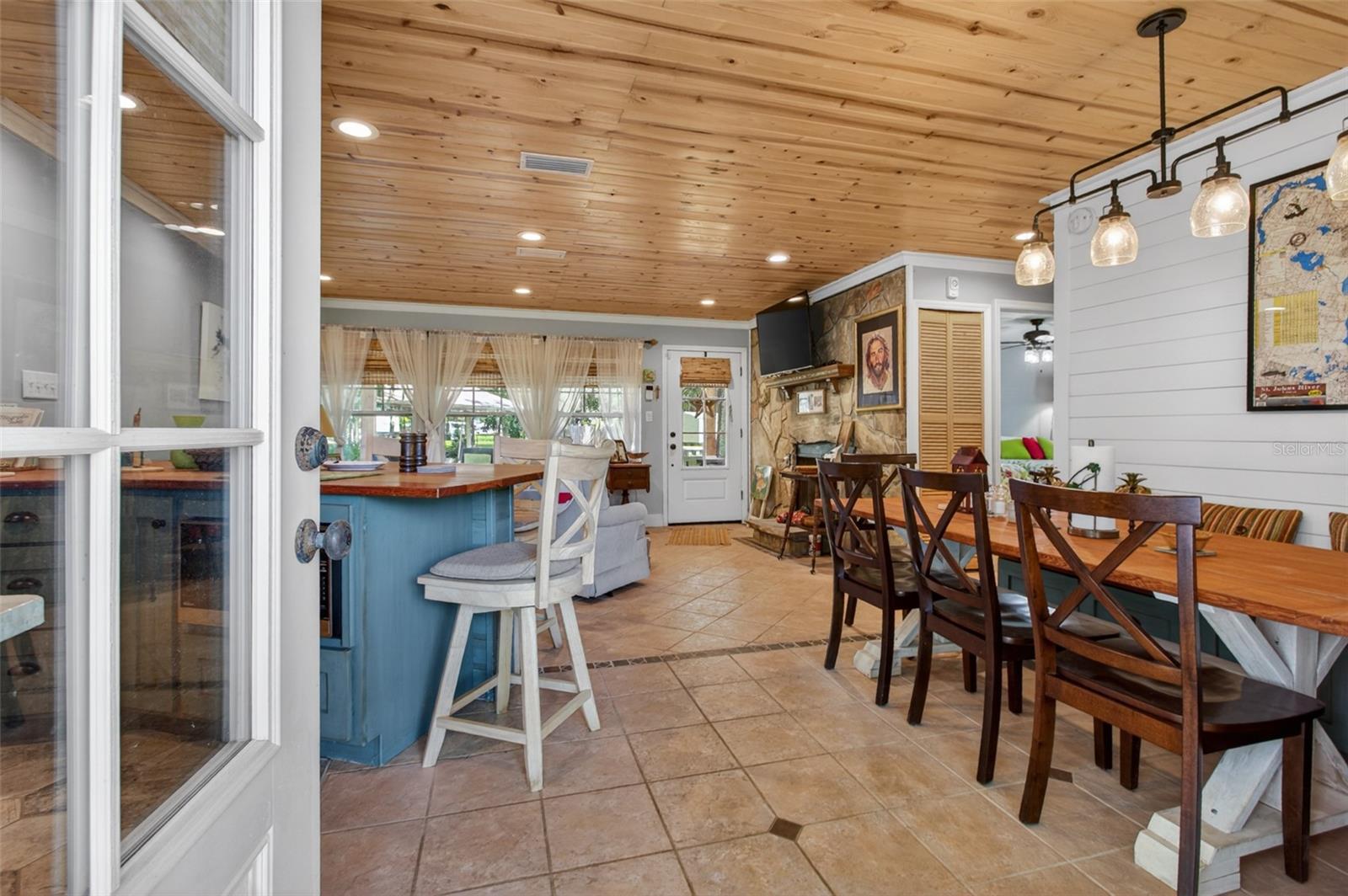 Image 13 of 43 For 137 & 135 Riverside Drive