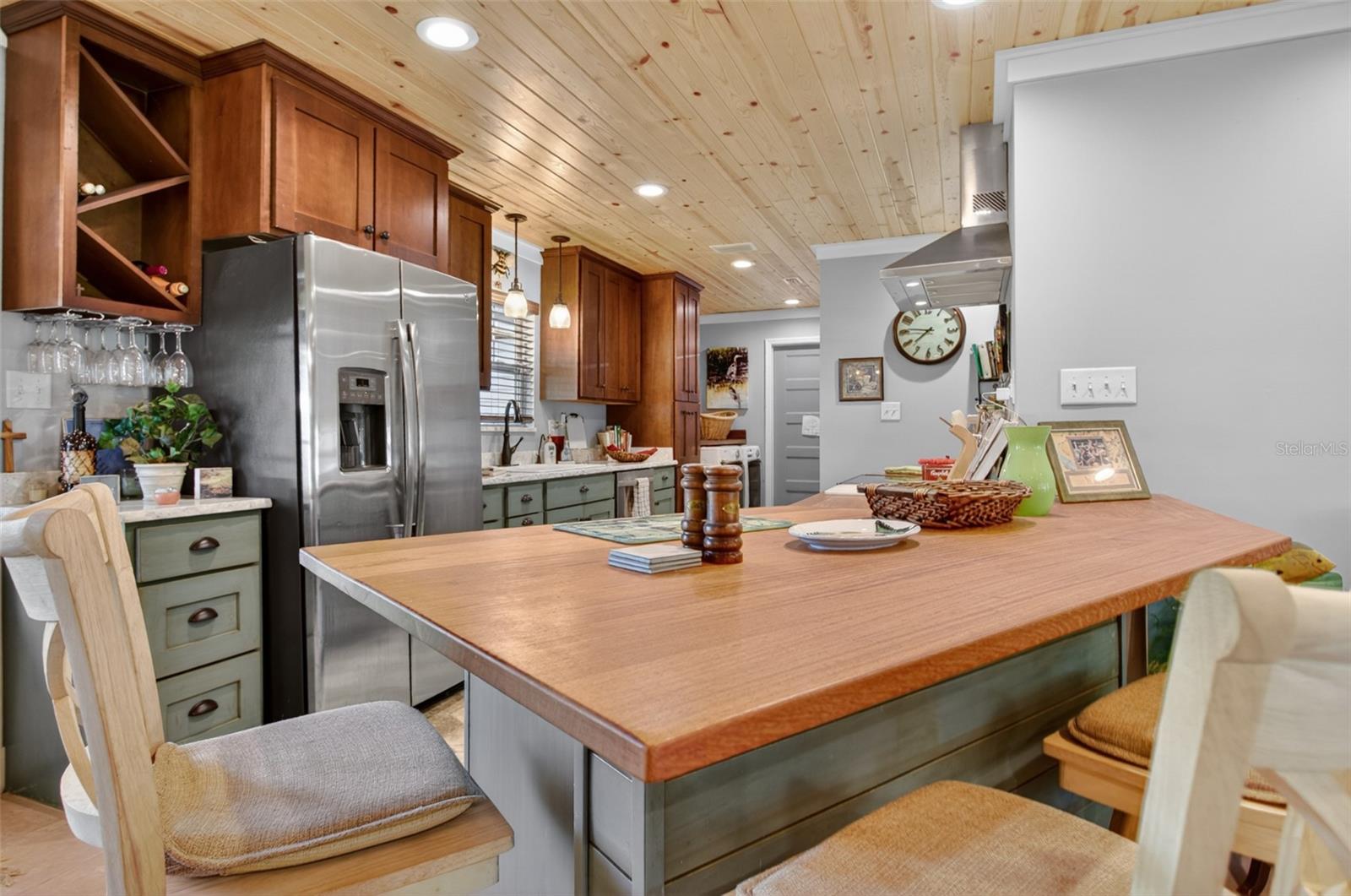 Image 16 of 43 For 137 & 135 Riverside Drive