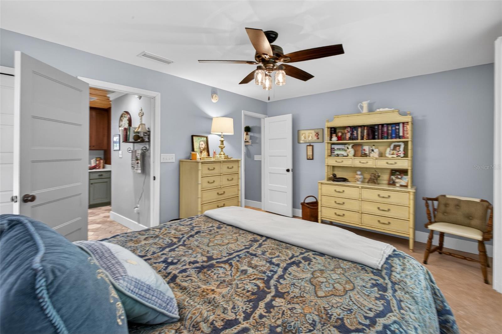 Image 20 of 43 For 137 & 135 Riverside Drive