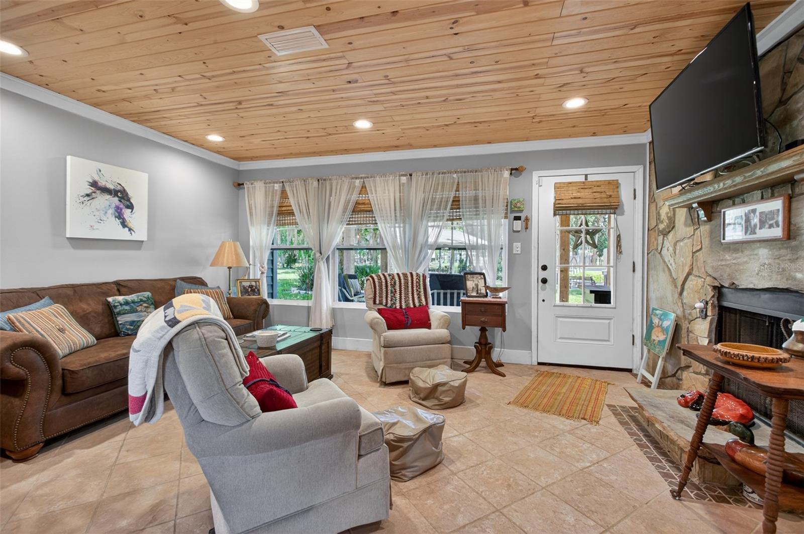 Image 8 of 43 For 137 & 135 Riverside Drive