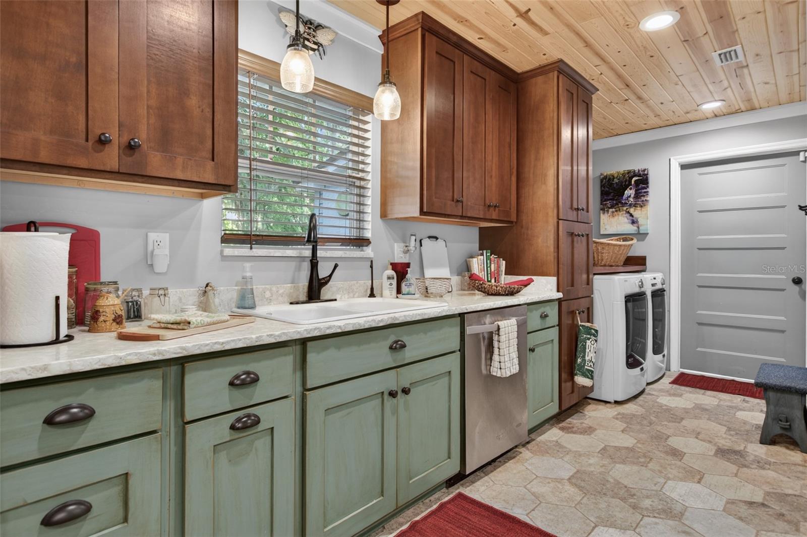 Image 9 of 43 For 137 & 135 Riverside Drive