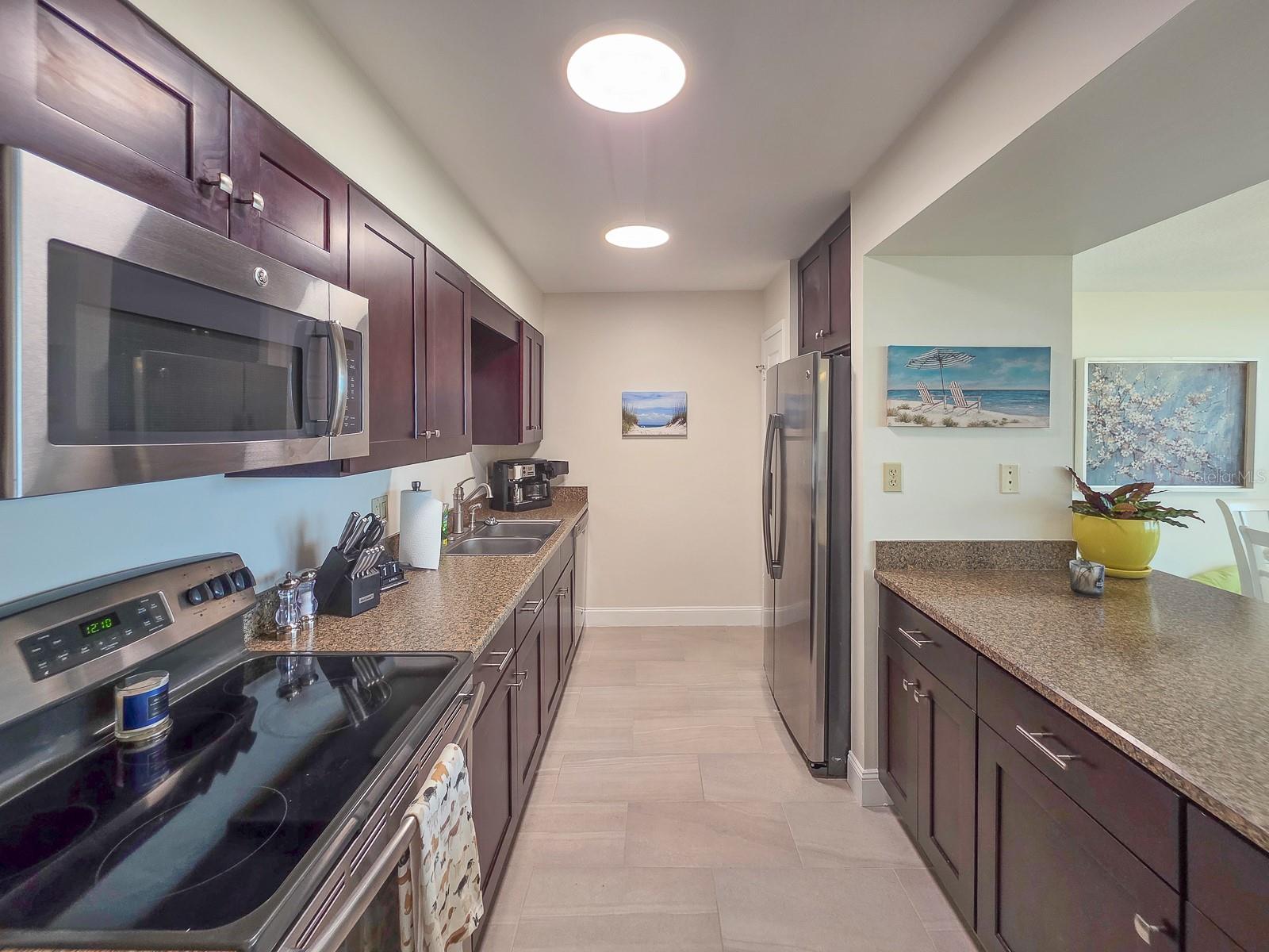 Image 14 of 41 For 1601 Central Avenue 202