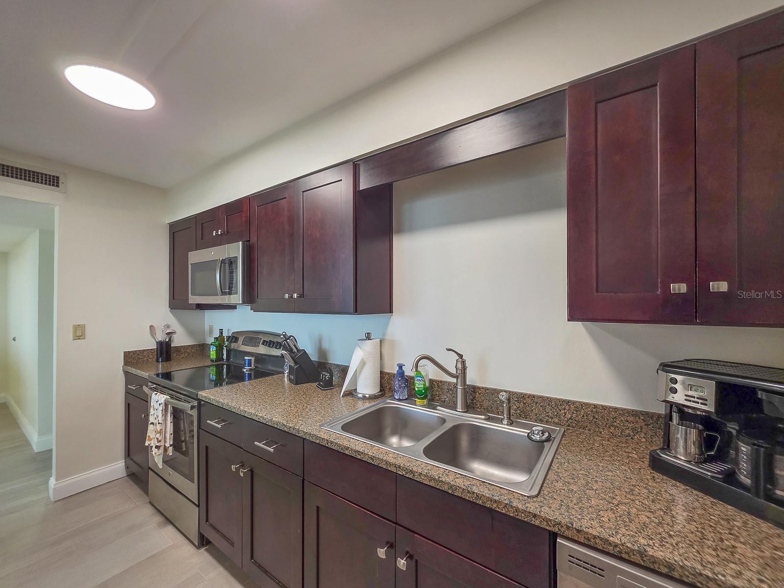 Image 16 of 41 For 1601 Central Avenue 202