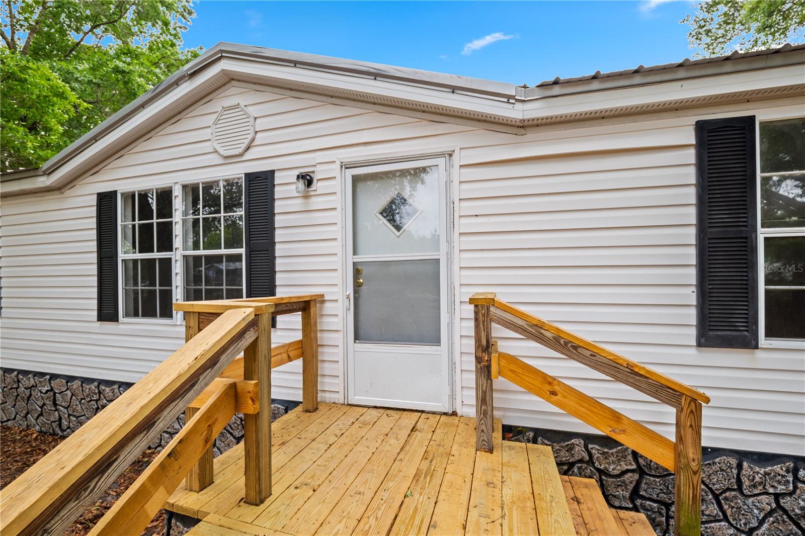 Image 11 of 54 For 4318 Deerfield Circle W