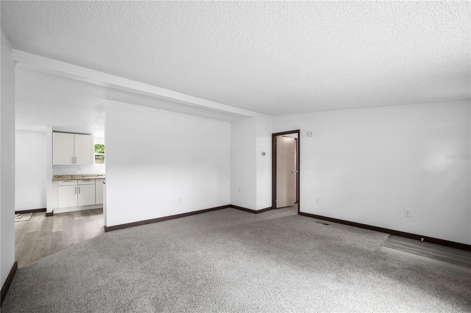 Image 13 of 54 For 4318 Deerfield Circle W