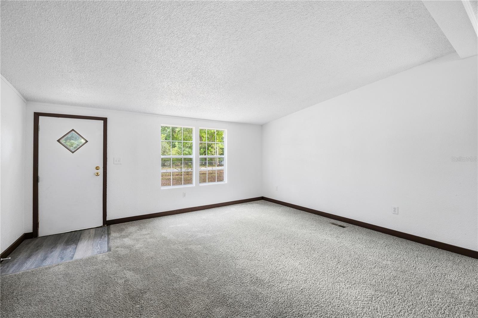 Image 14 of 54 For 4318 Deerfield Circle W