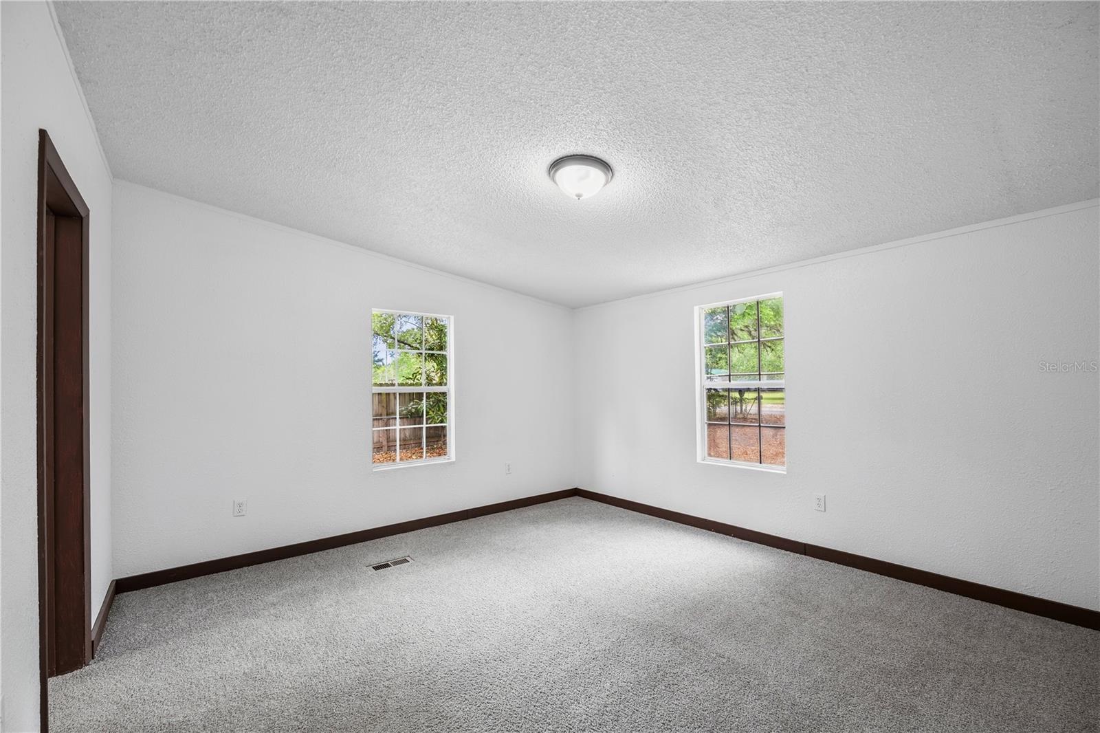 Image 15 of 54 For 4318 Deerfield Circle W