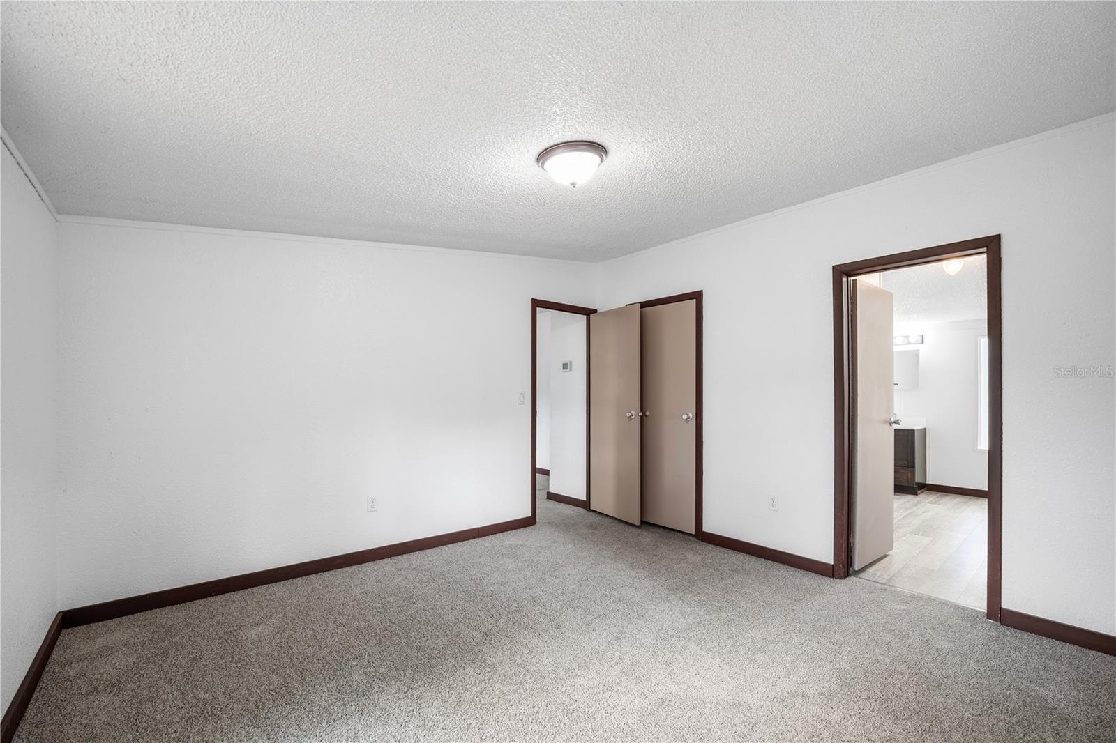 Image 16 of 54 For 4318 Deerfield Circle W