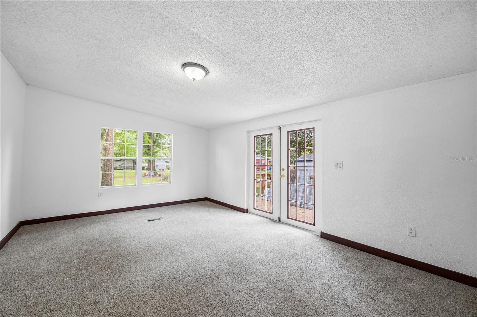 Image 27 of 54 For 4318 Deerfield Circle W