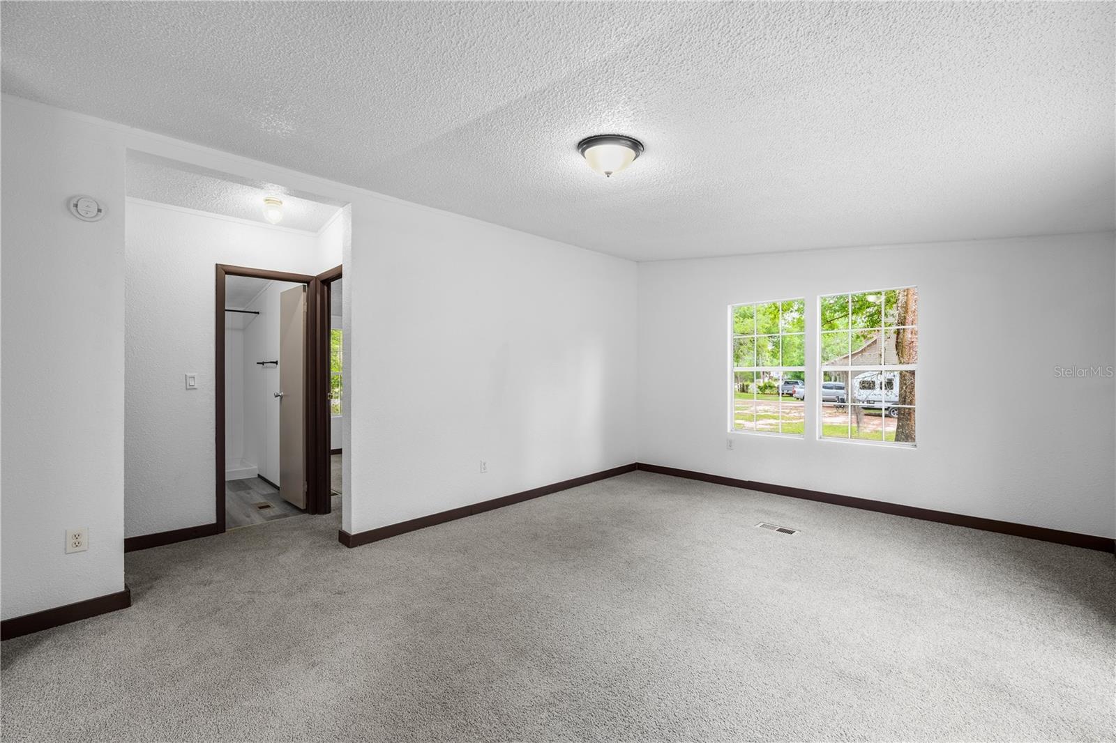 Image 28 of 54 For 4318 Deerfield Circle W