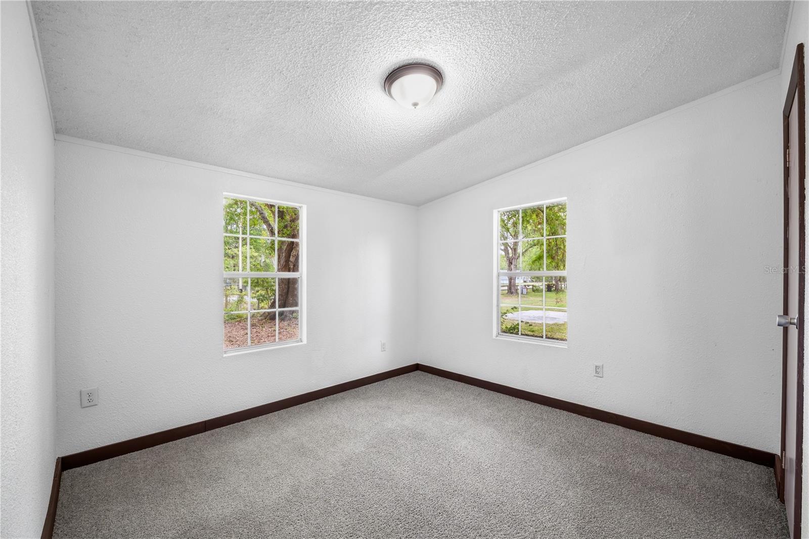 Image 33 of 54 For 4318 Deerfield Circle W