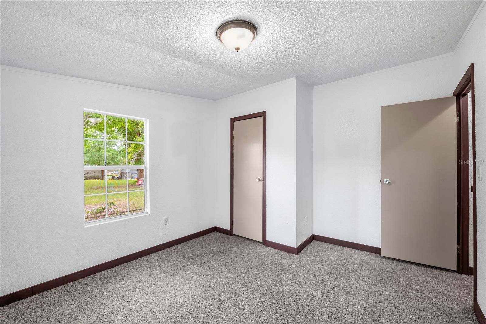 Image 34 of 54 For 4318 Deerfield Circle W