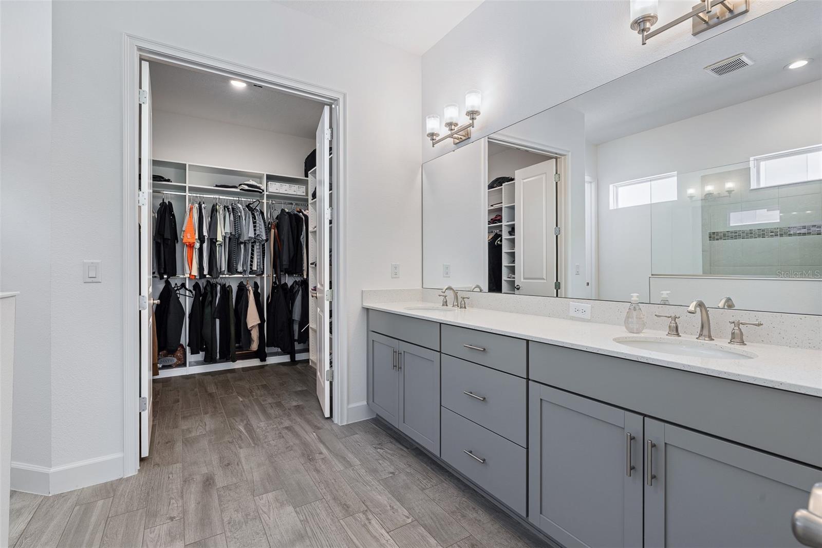 Image 34 of 62 For 16 Kingswood Court