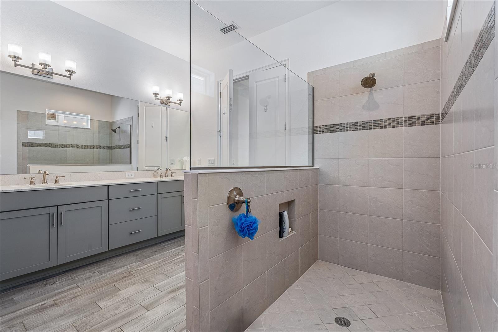 Image 36 of 62 For 16 Kingswood Court