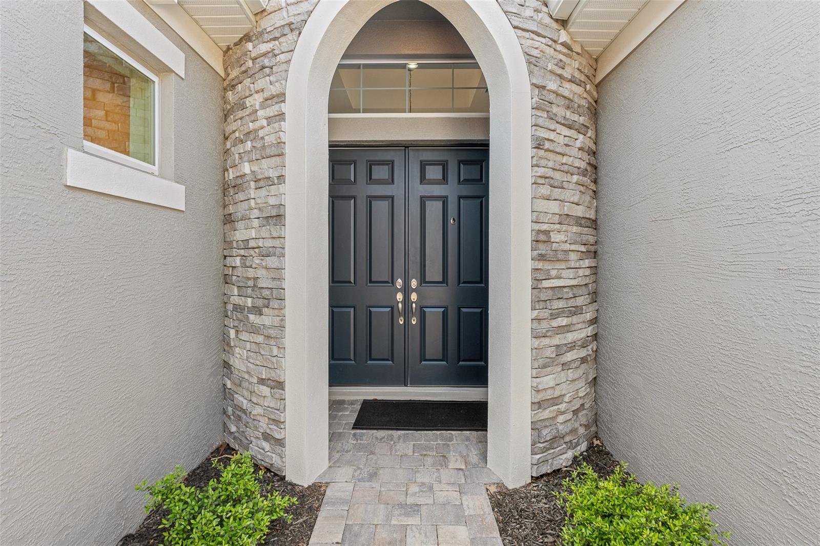 Image 4 of 62 For 16 Kingswood Court