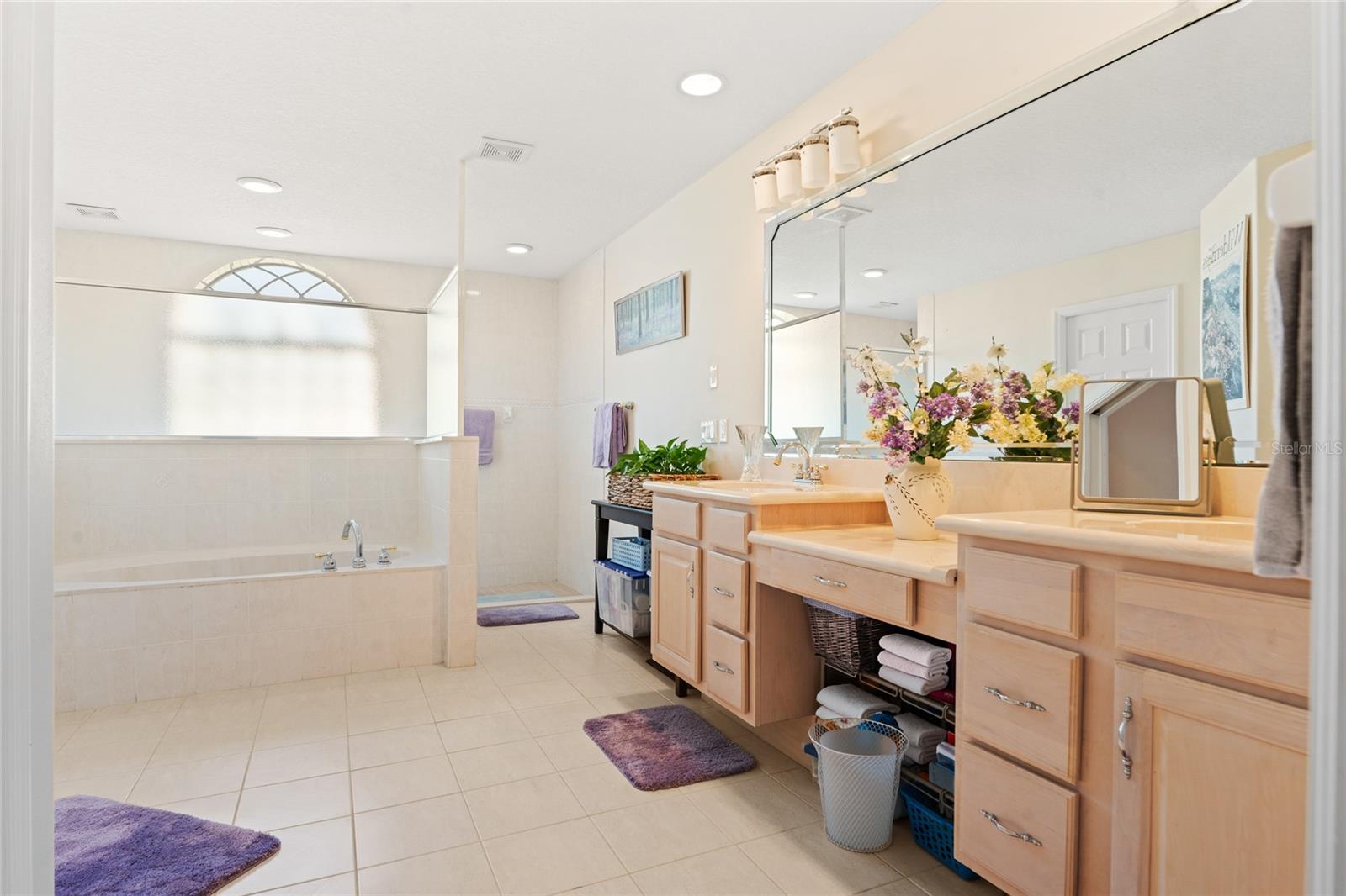 Image 17 of 47 For 40 Edgewater Drive