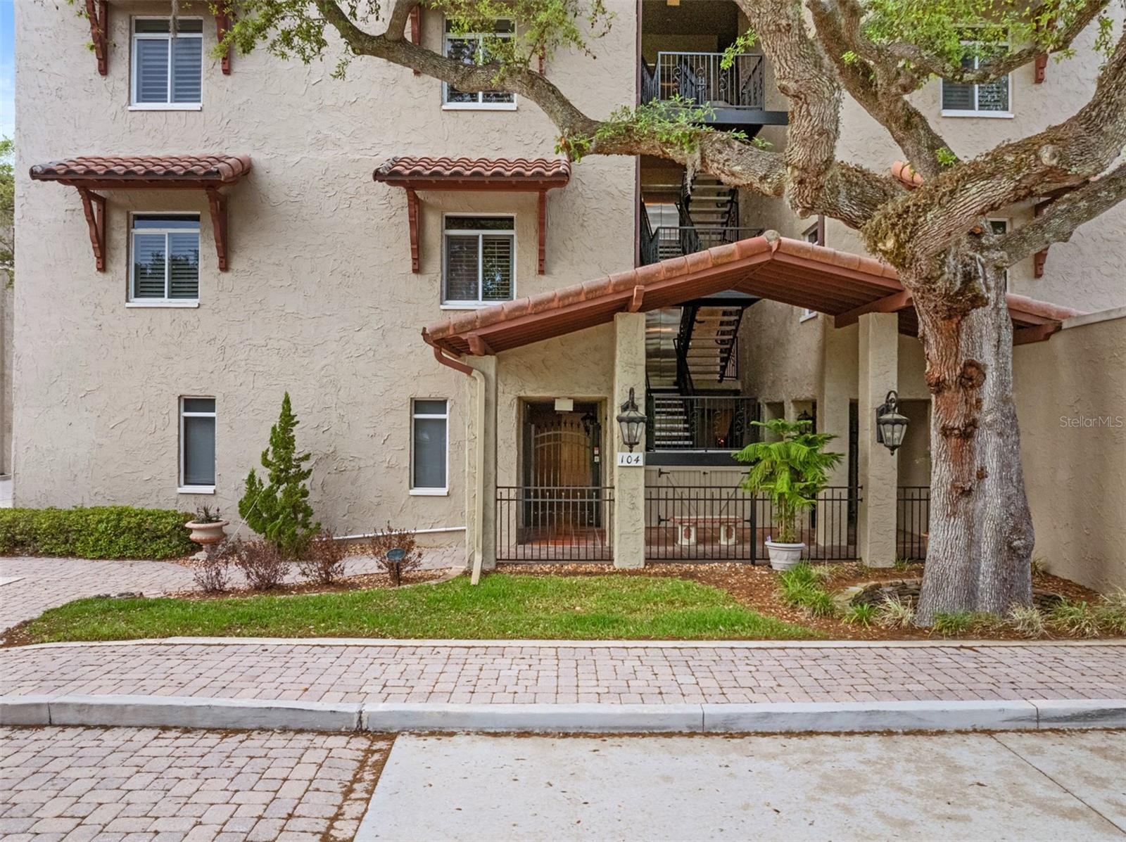 Image 10 of 52 For 104 Club House Drive 105