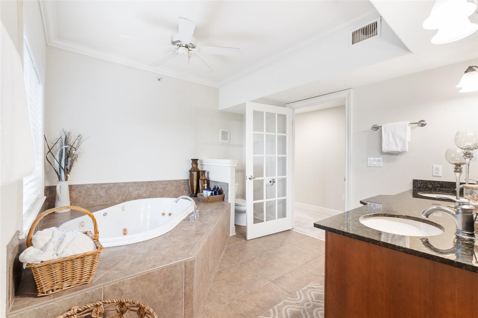 Image 38 of 52 For 104 Club House Drive 105