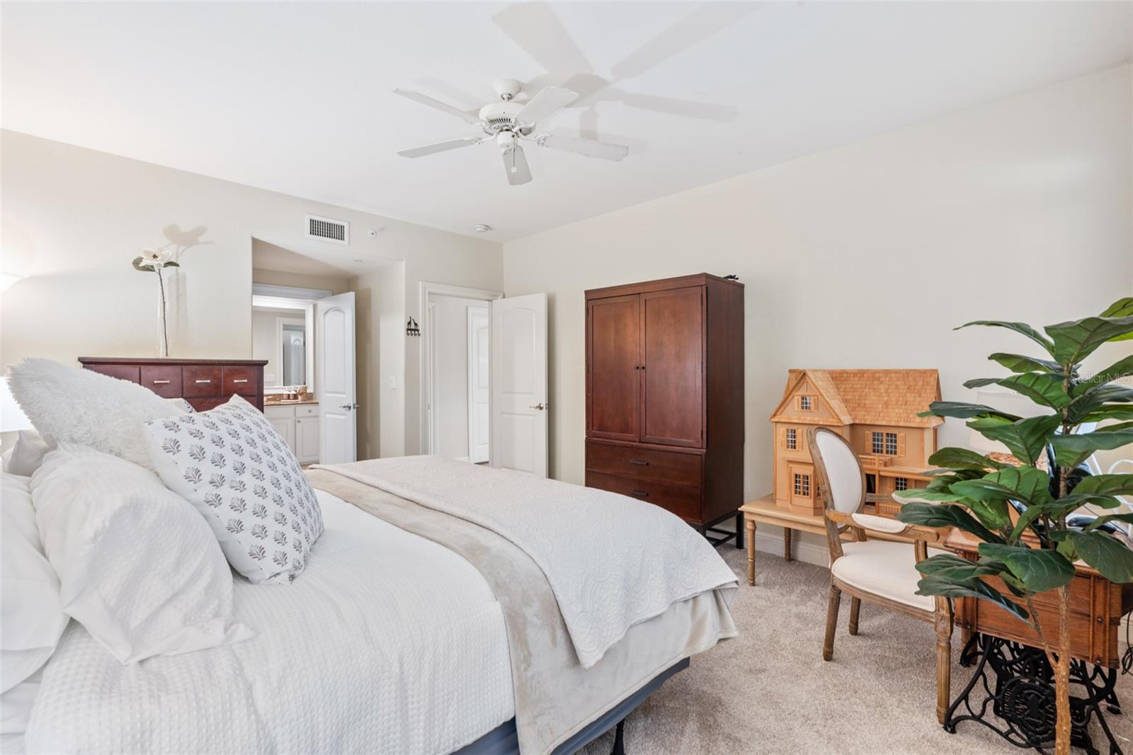 Image 43 of 52 For 104 Club House Drive 105