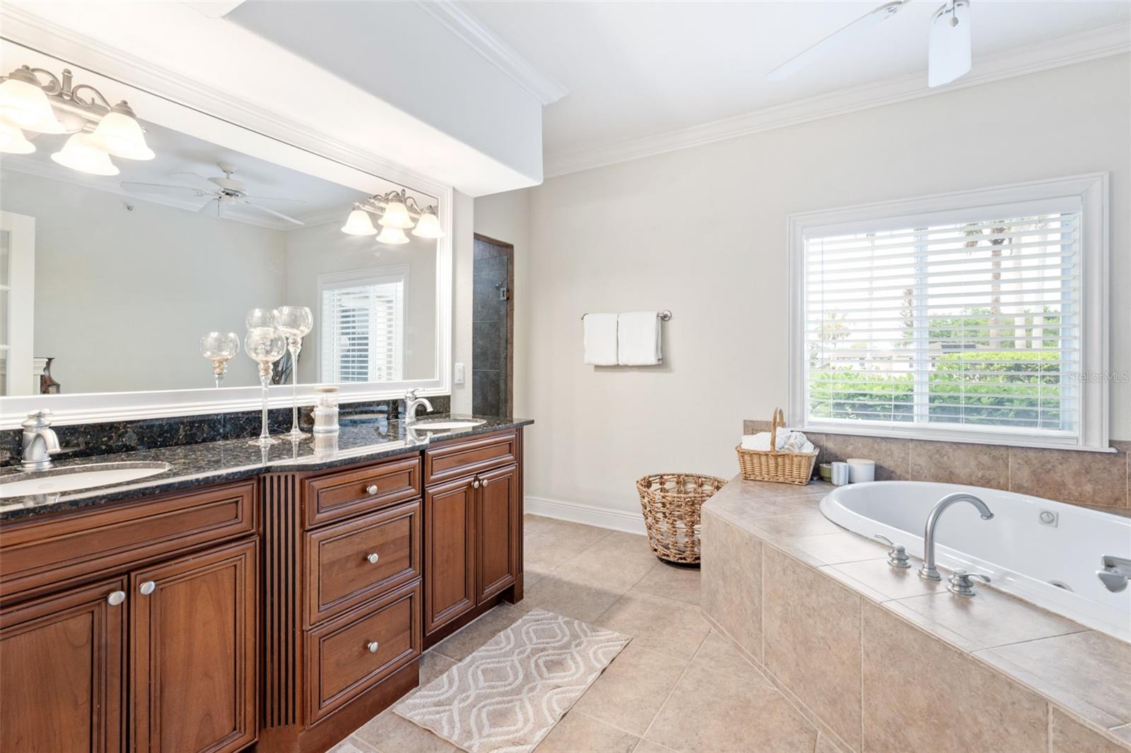 Image 6 of 52 For 104 Club House Drive 105