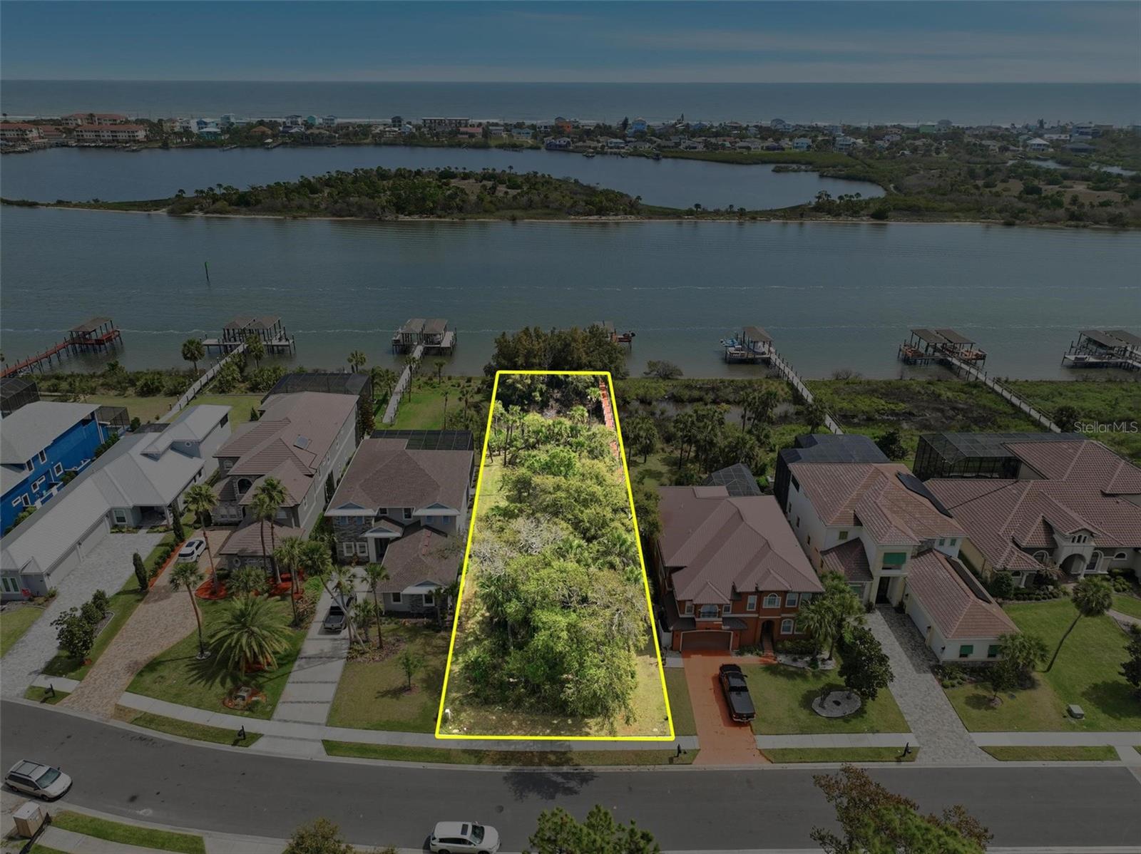 Image 13 of 100 For 239 Riverwalk Drive