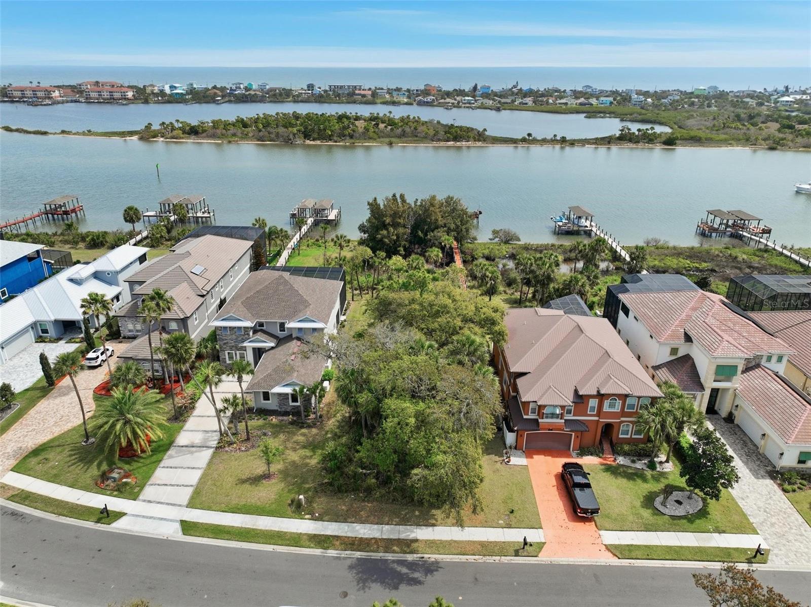 Image 17 of 100 For 239 Riverwalk Drive