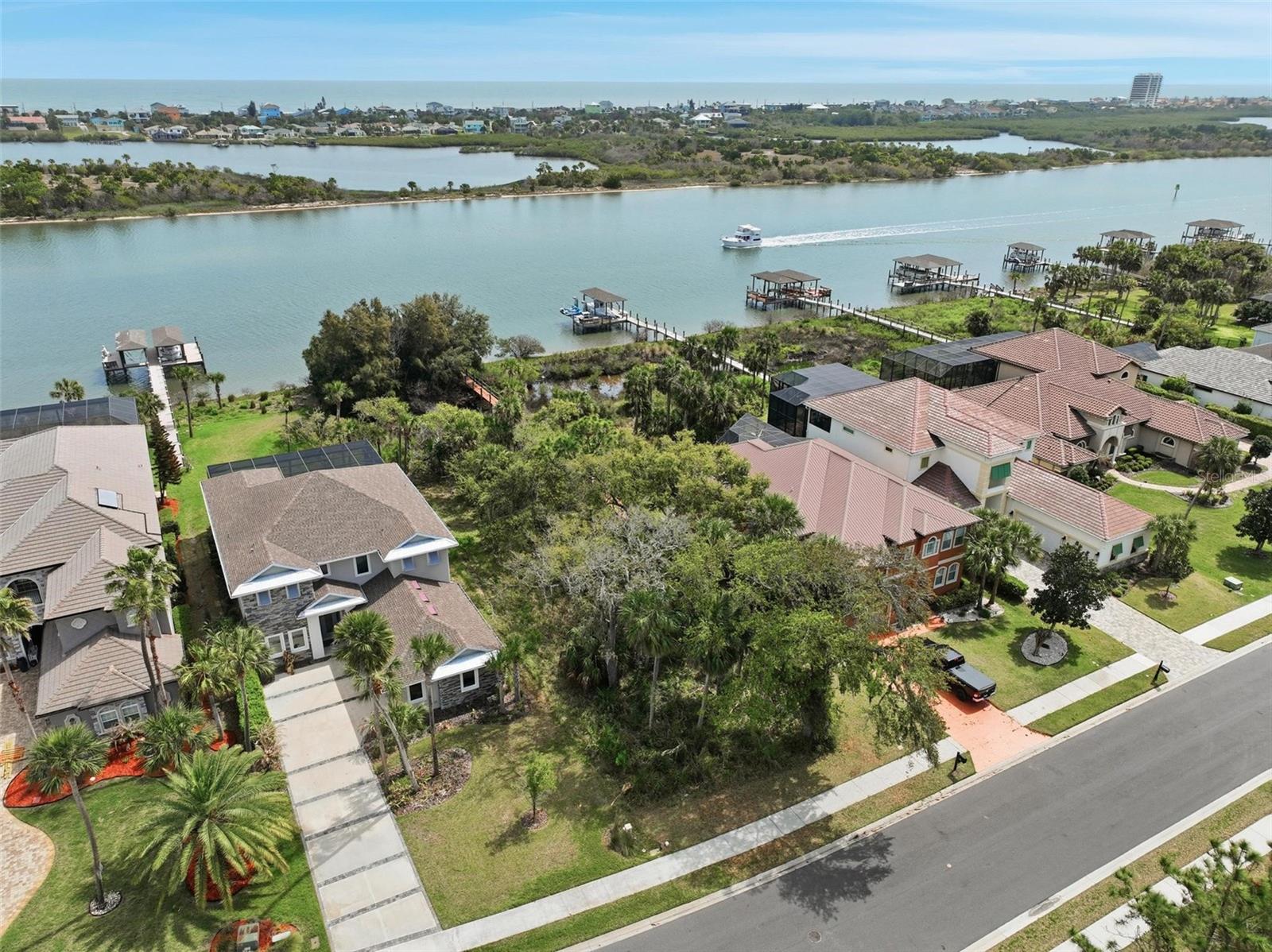 Image 18 of 100 For 239 Riverwalk Drive