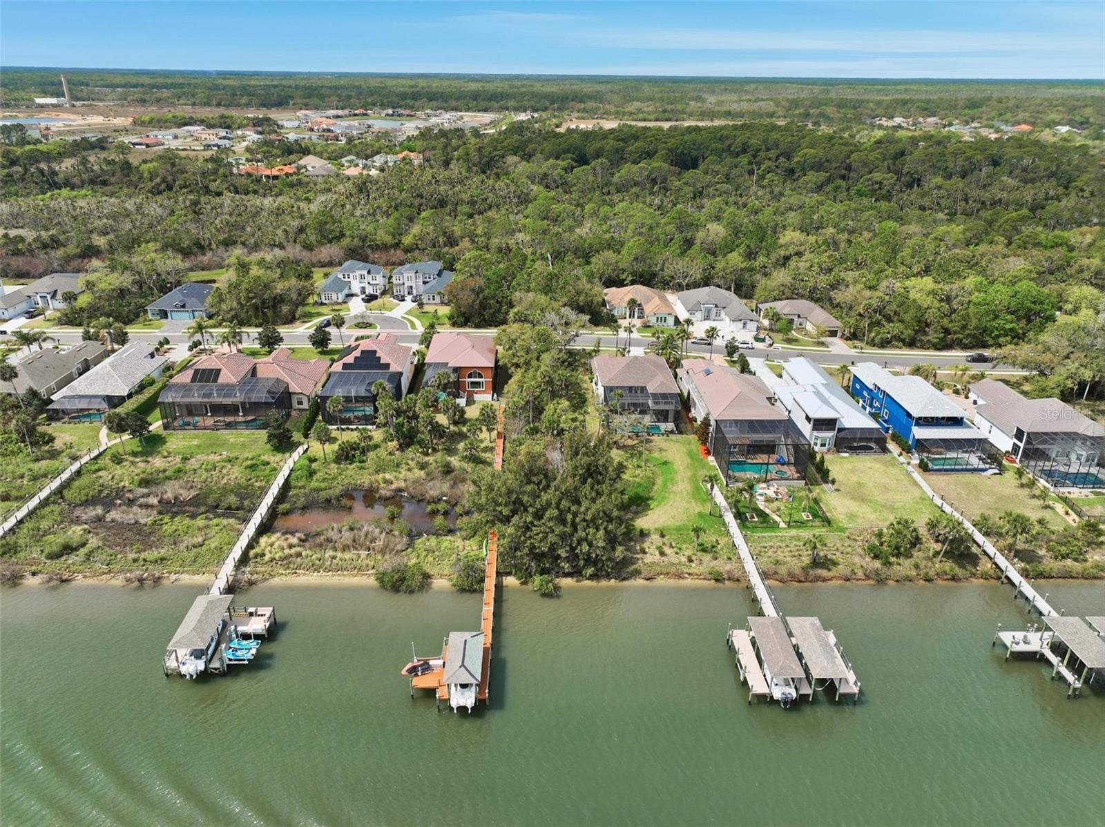 Image 20 of 100 For 239 Riverwalk Drive