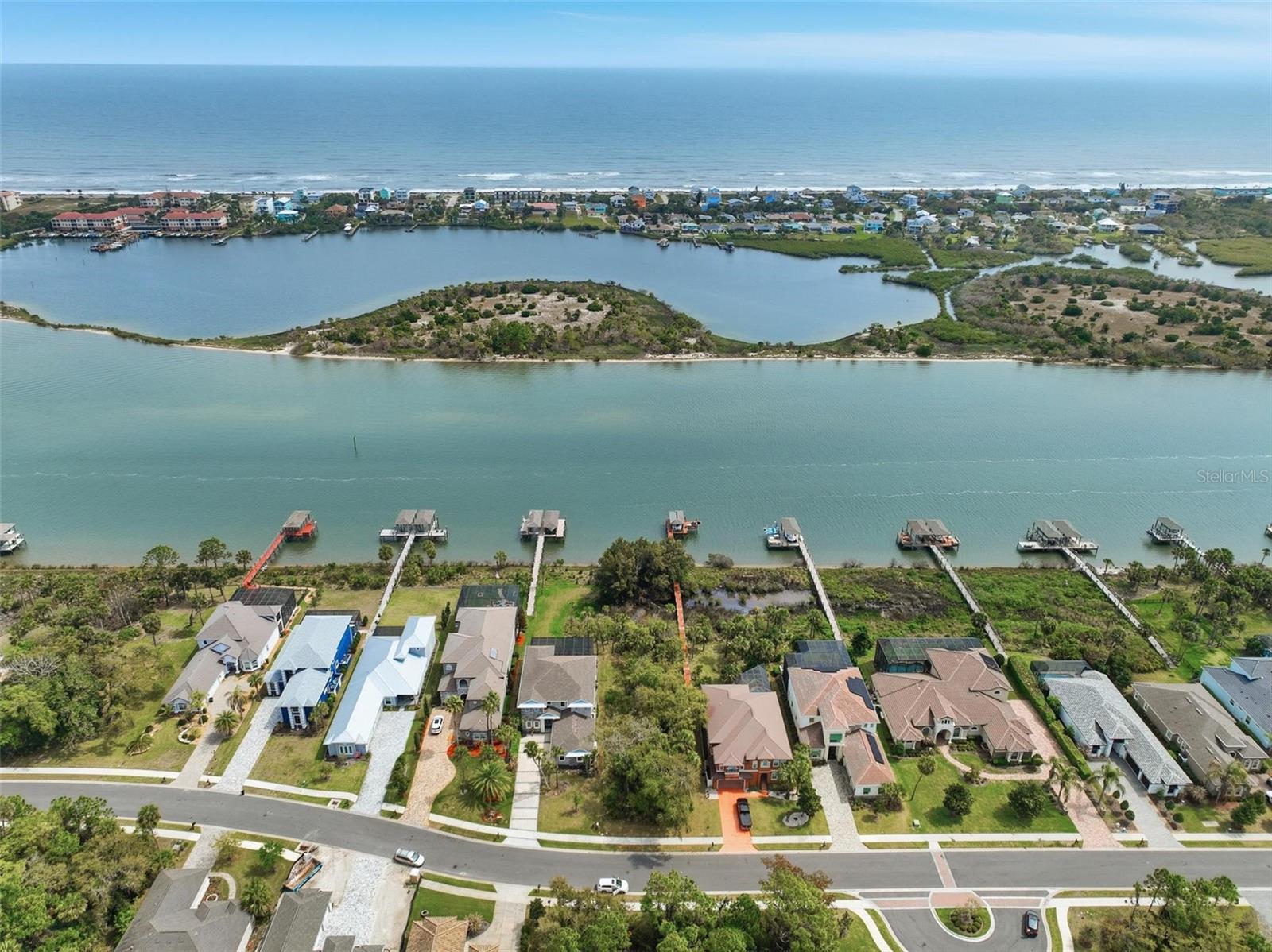 Image 25 of 100 For 239 Riverwalk Drive