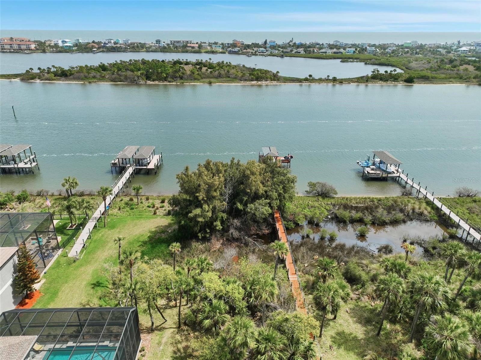 Image 37 of 100 For 239 Riverwalk Drive