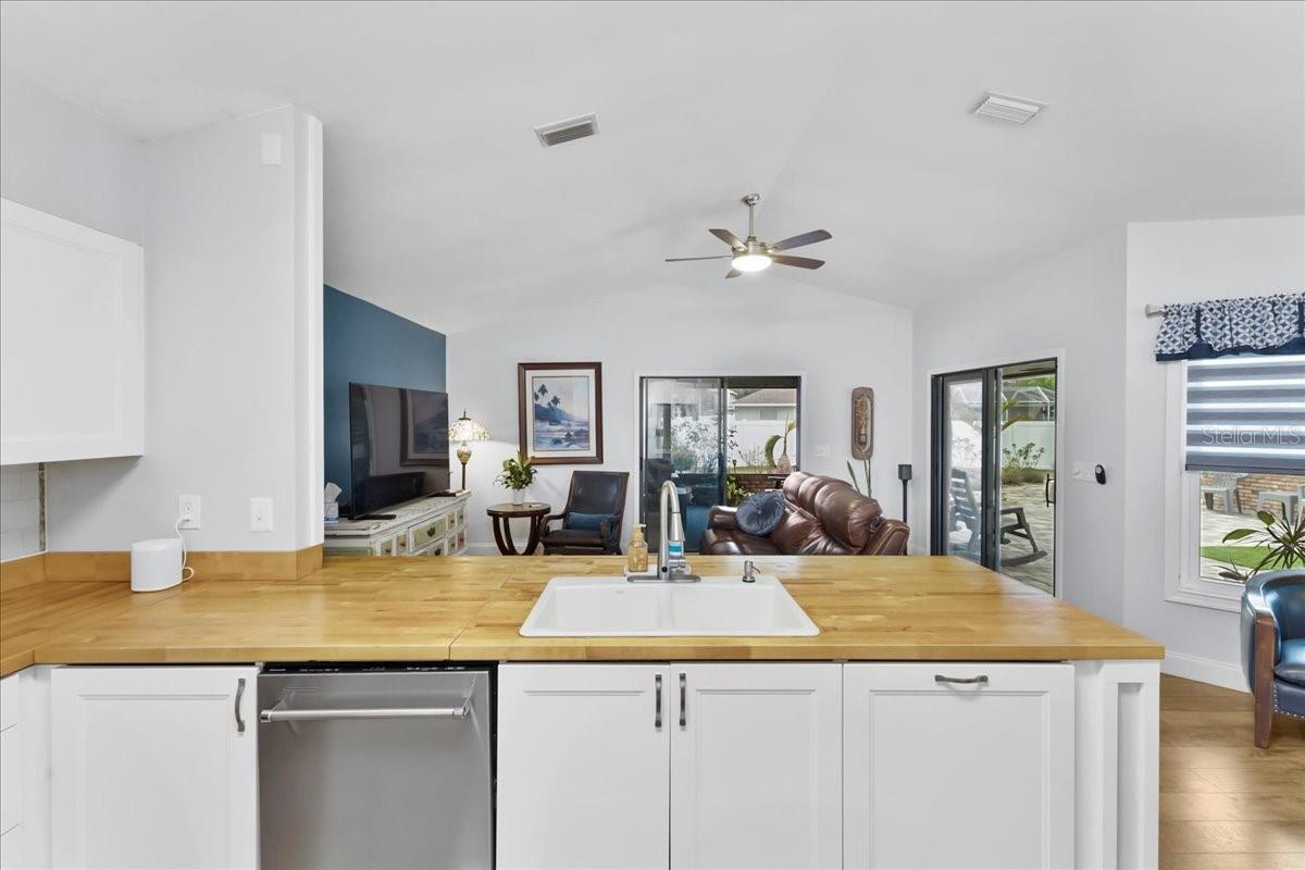 Image 42 of 71 For 105 Shadowcreek Way