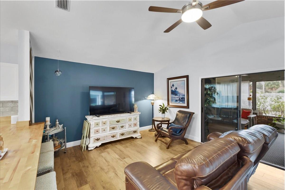 Image 43 of 71 For 105 Shadowcreek Way