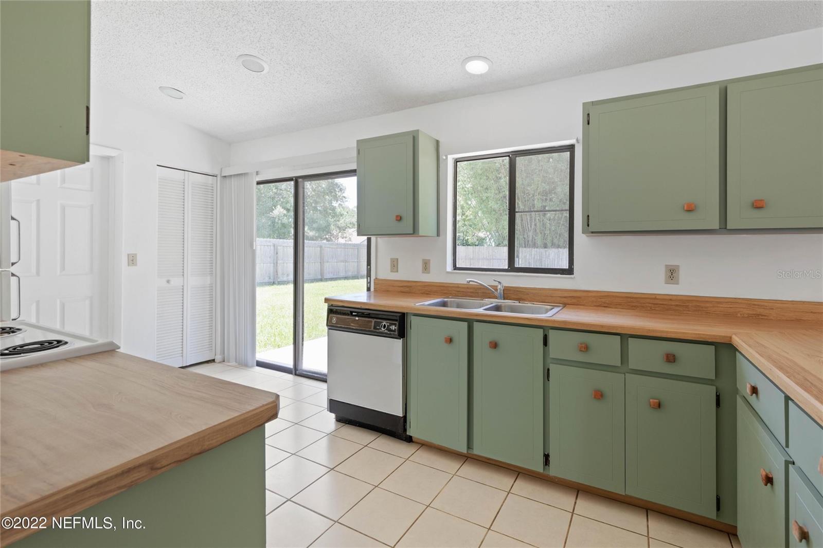 Image 7 of 25 For 94 Belvedere Lane