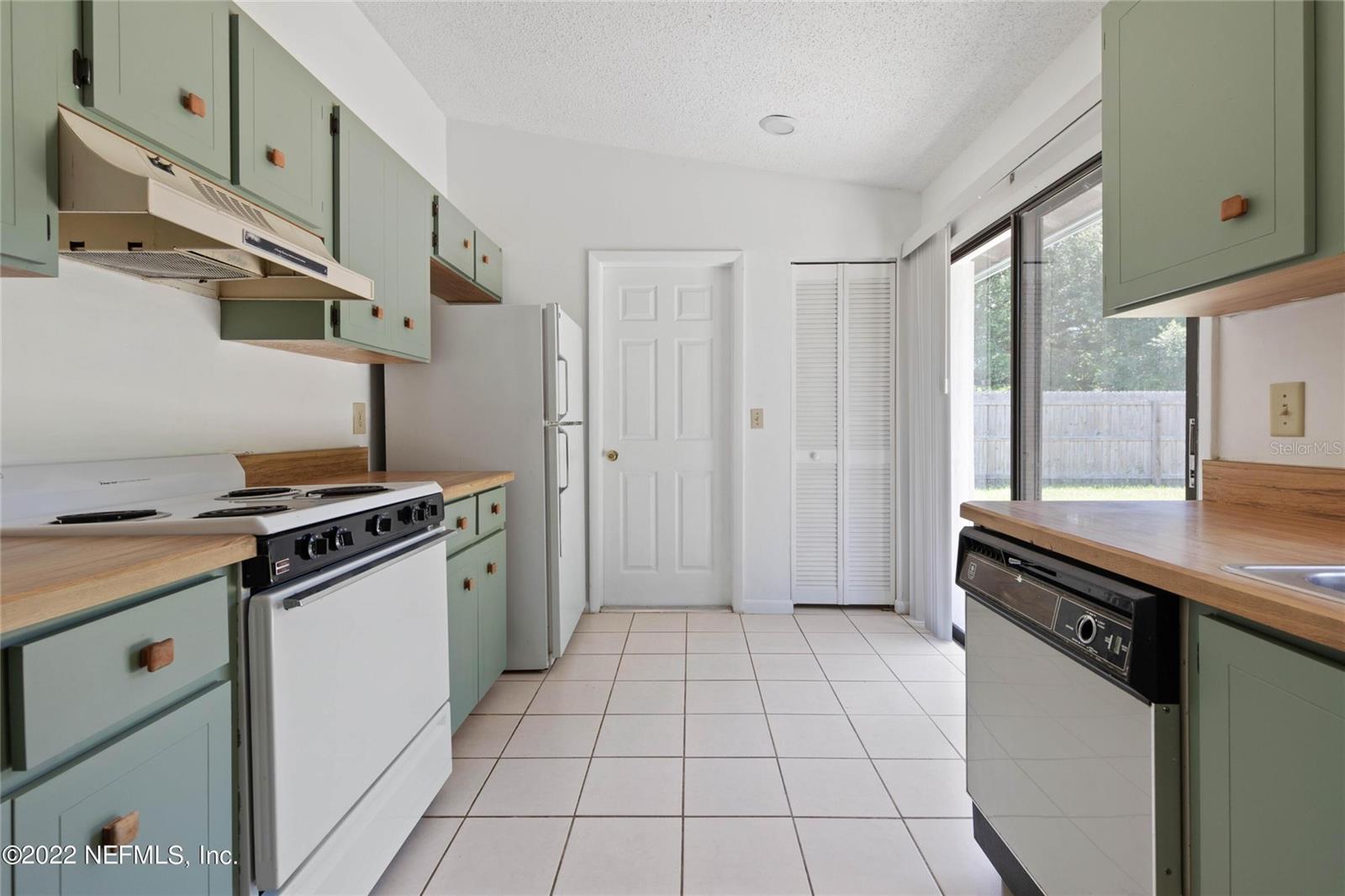 Image 8 of 25 For 94 Belvedere Lane