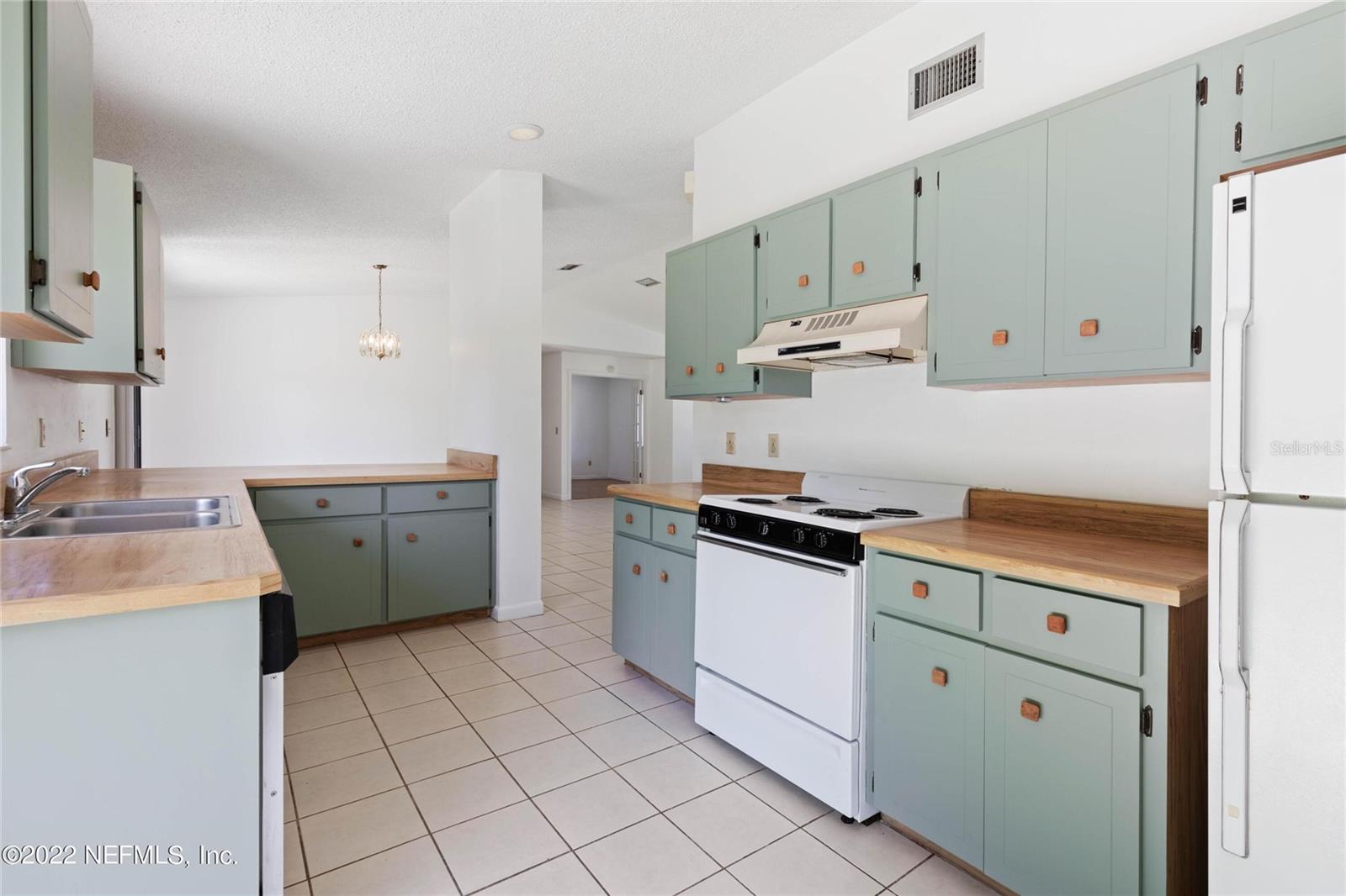 Image 9 of 25 For 94 Belvedere Lane