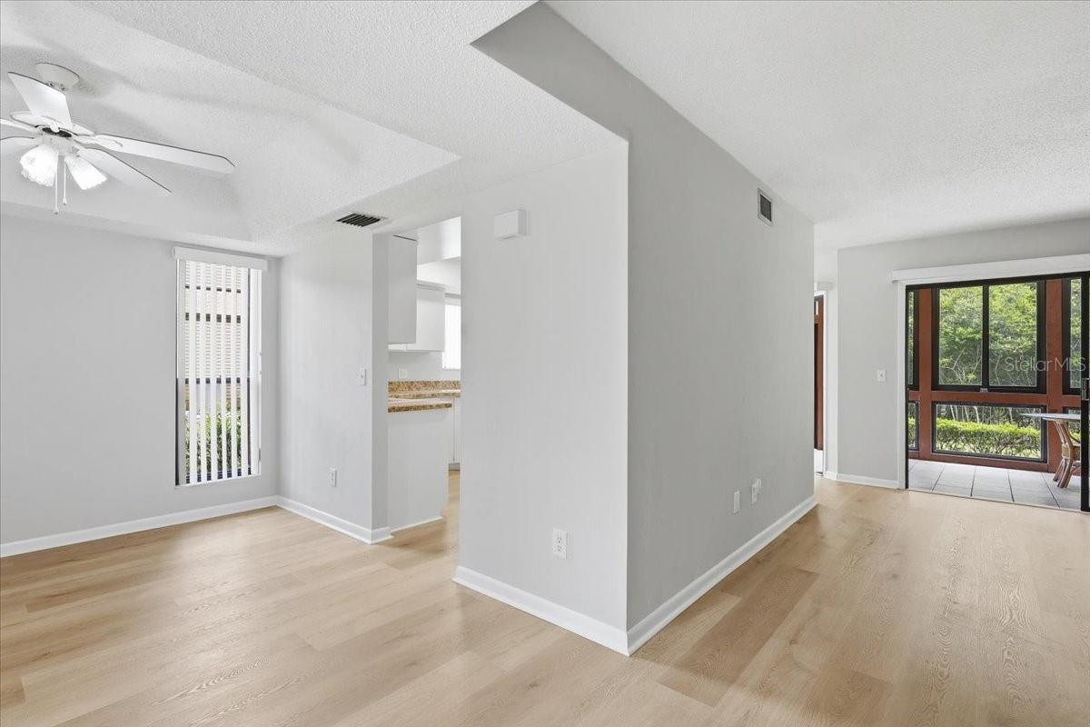 Image 10 of 39 For 27 Oxford Lane 27