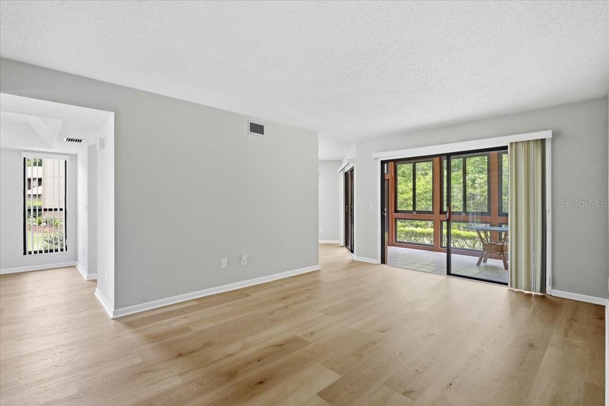 Image 15 of 39 For 27 Oxford Lane 27