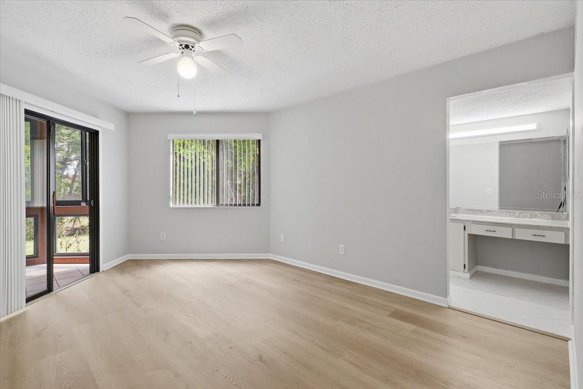 Image 16 of 39 For 27 Oxford Lane 27