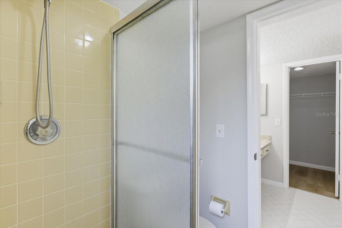 Image 19 of 39 For 27 Oxford Lane 27